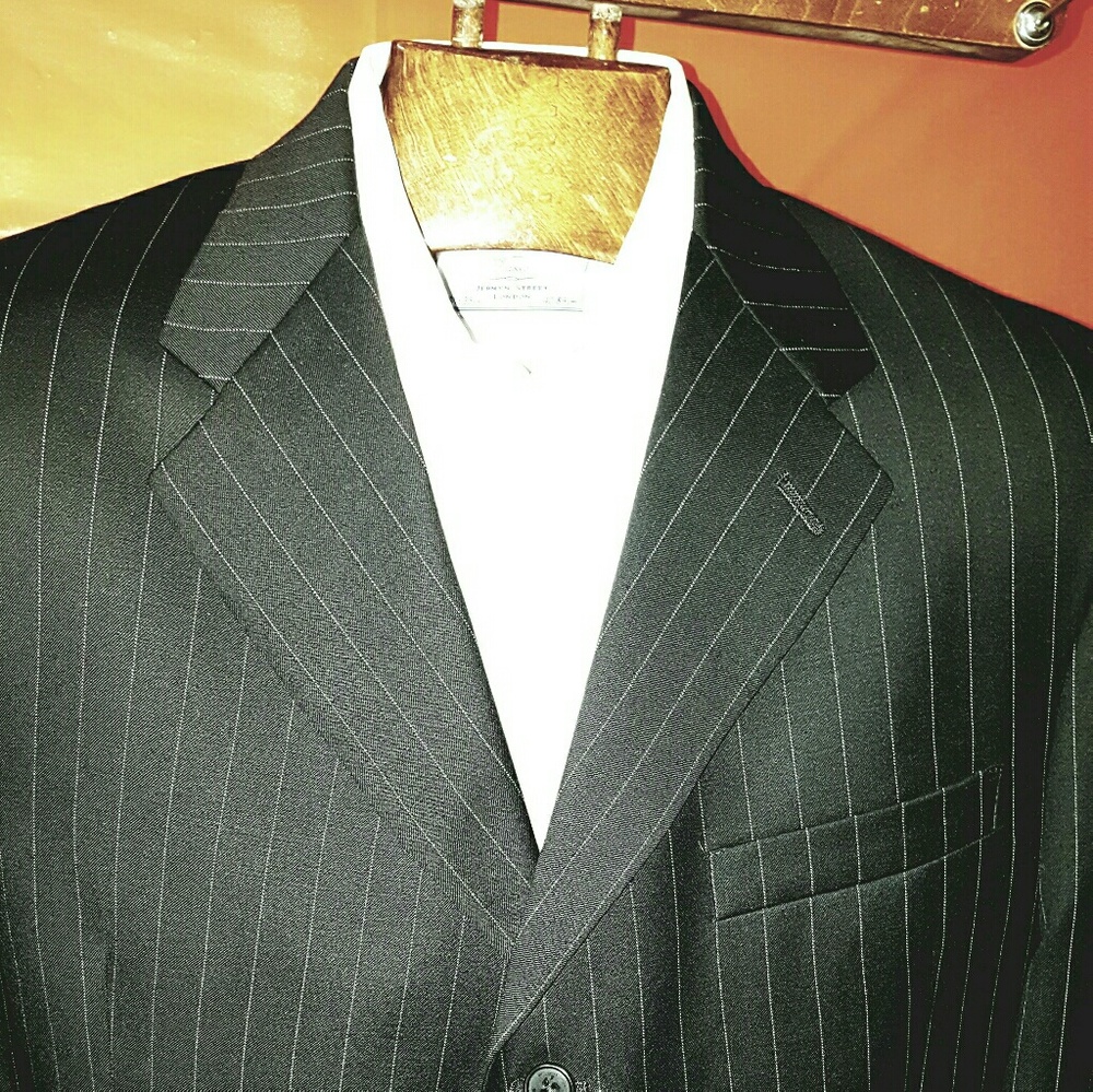 Tommy Hilfiger mens black pinstripe suit 44R 38x32